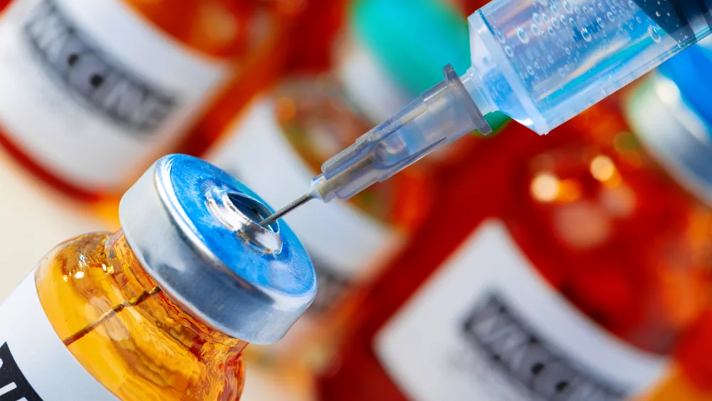medical-vial-with-medication-and-syringe-close-up