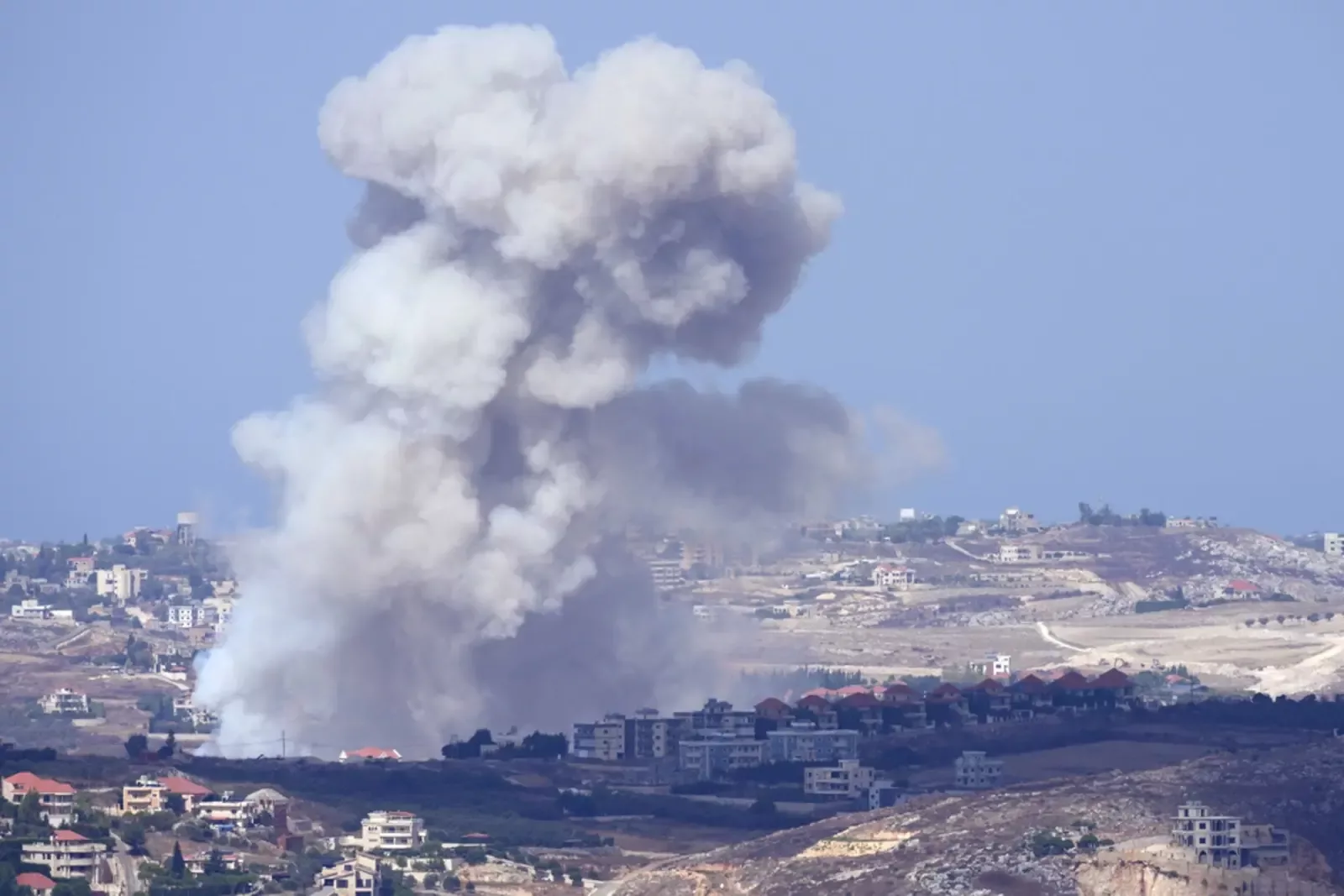 63b17331-israel-airstrike-lebanon-ap