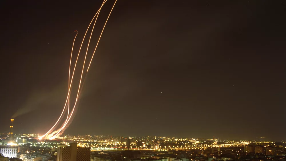 flickr_-_government_press_office_gpo_-_patriot_missiles_being_launched_to_intercept_an_iraqi_scud_missile