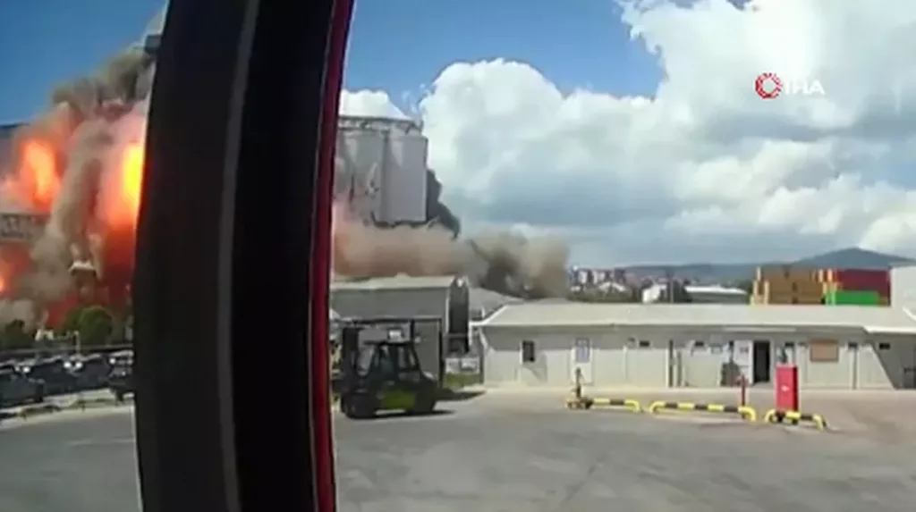 1_huge-explosion-rocks-turkish-port-as-massive-smoke-plume-seen-for-miles