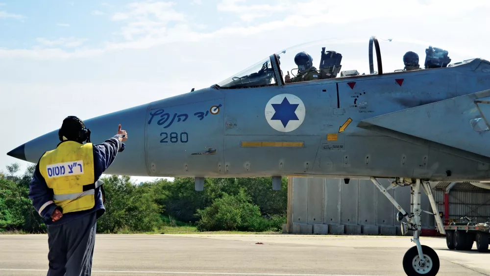 iaf_mcdonnell_douglas_f-15d_improved_baz_yad_ha_nefetz_shatterhand_with_operation_wooden_leg_success_marking