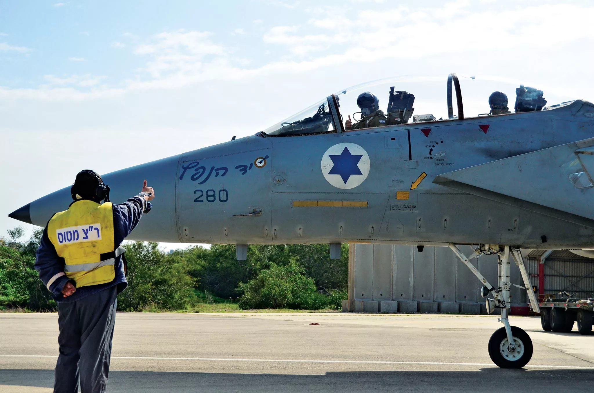 iaf_mcdonnell_douglas_f-15d_improved_baz_yad_ha_nefetz_shatterhand_with_operation_wooden_leg_success_marking