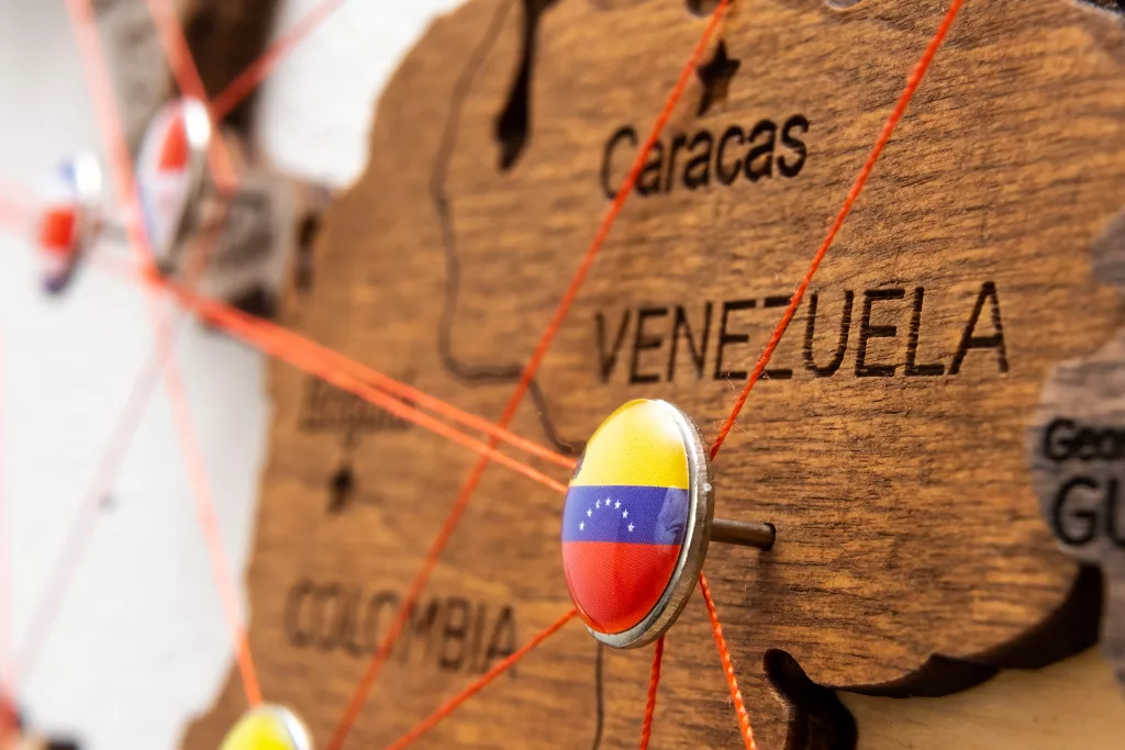 venezuela-flag-pins-and-red-thread-for-traveling-a-2023-11-27-05-16-53-utc