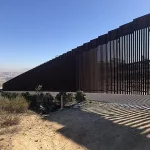 Portion of the border wall / Amyyfory, CC BY-SA 4.0 , via Wikimedia Commons