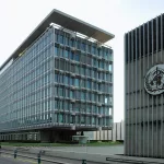 © Yann Forget / Wikimedia Commons // https://upload.wikimedia.org/wikipedia/commons/6/60/World_Health_Organisation_headquarters%2C_Geneva%2C_north_and_west_sides_2007.jpg