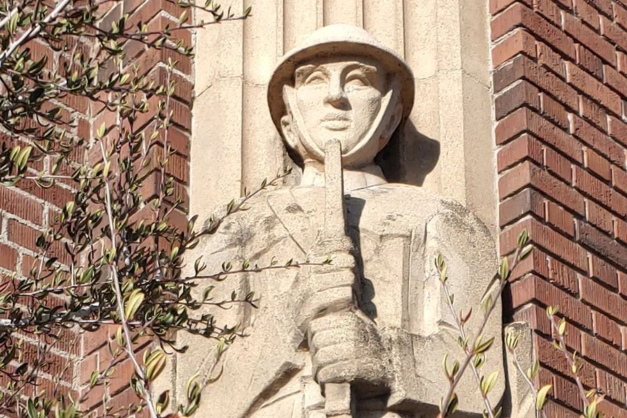 soldier-statue-w-greenery-11-20-2020