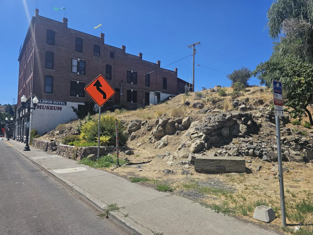 Hillside next to Baldwin hotel