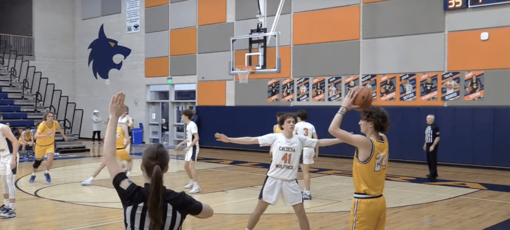 Henley boys basketball vs Caldera