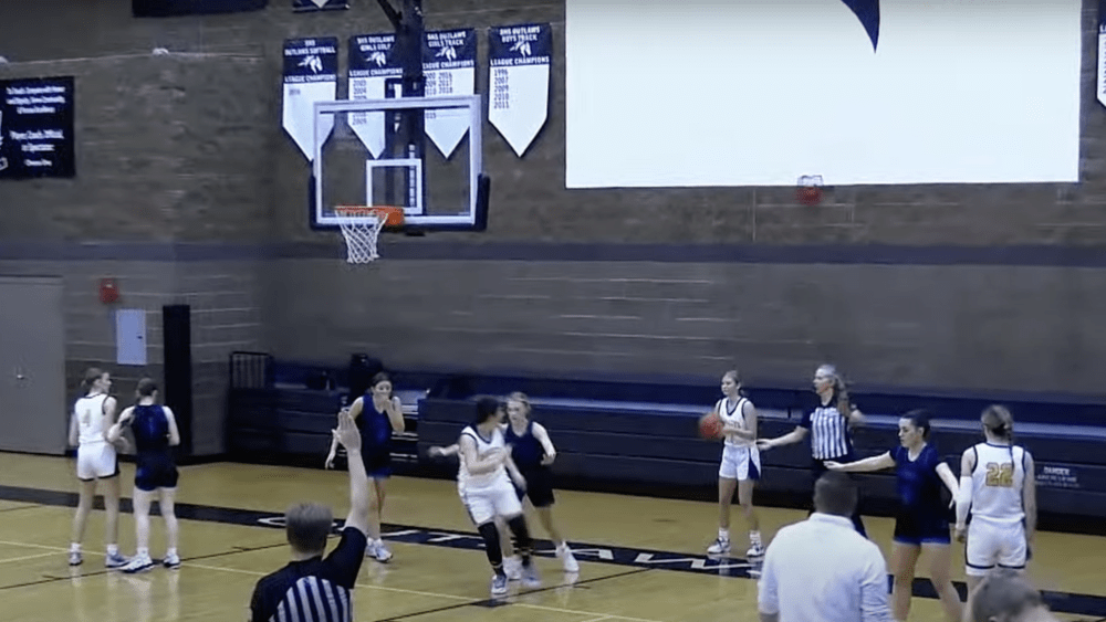 Henley girls basketball vs La Grande