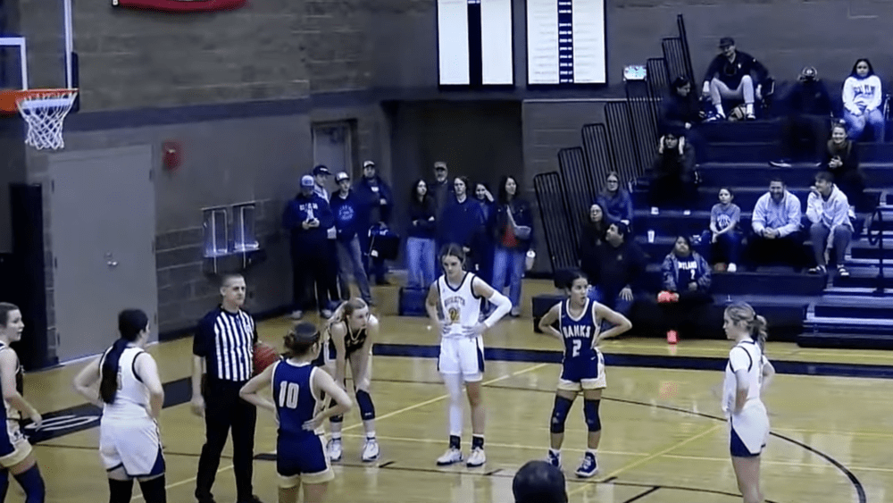 Henley girls basketball vs Banks