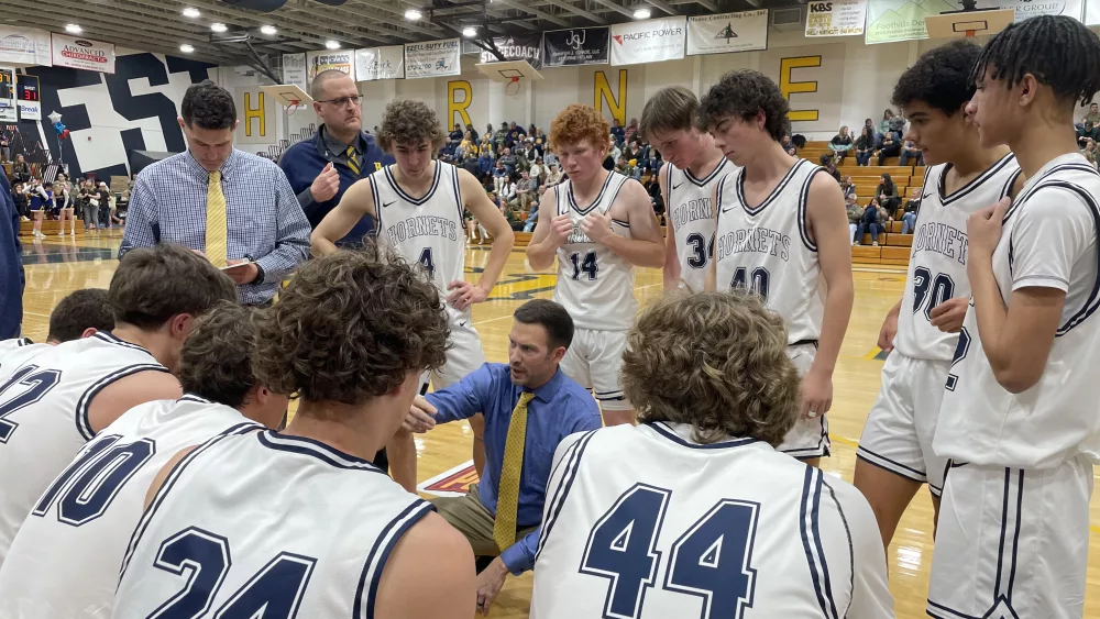 The Henley boys basketball team during a timeout