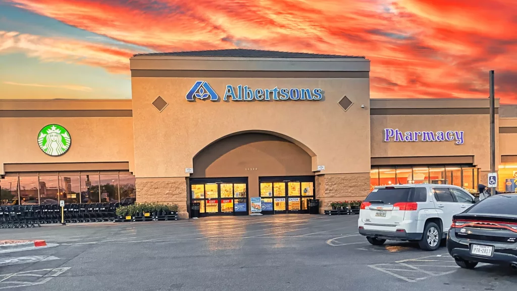 El,Paso,Texas,-,Circa,April,2022,Albertsons,Grocery,Store