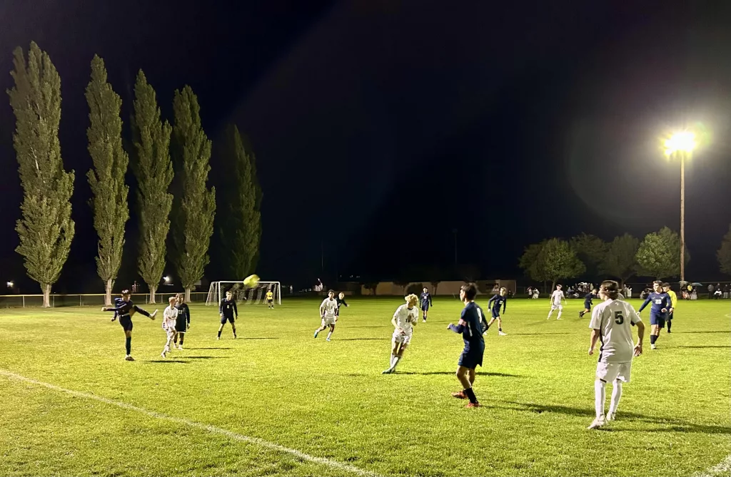 Henley boys soccer vs Caldera