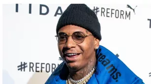 Moneybagg Yo shares video for “Close the Door”