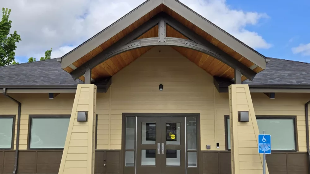 crater-lake-learning-center-front-use