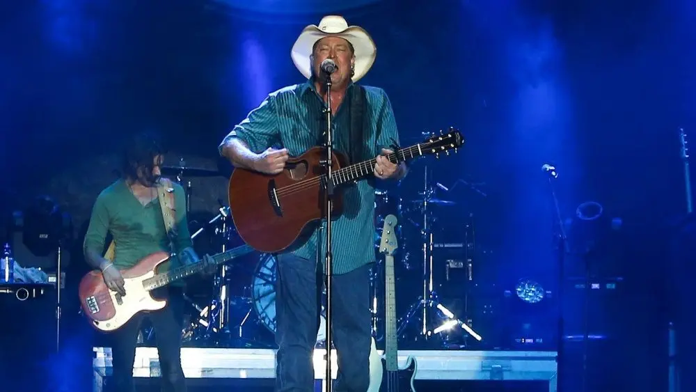 Tracy Lawrence performs at the CountryFlo Music and Camping Festival on November 4^ 2016 in Lake Wales^ Florida.