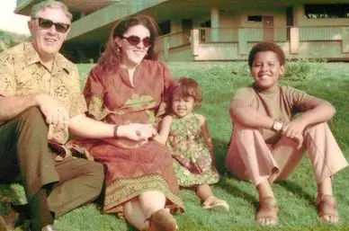 Barack Obama with grandfather Stanley Armour Dunham, mother Ann Dunham, and half-sister Maya Soetoro, mid-1970s in Honolulu