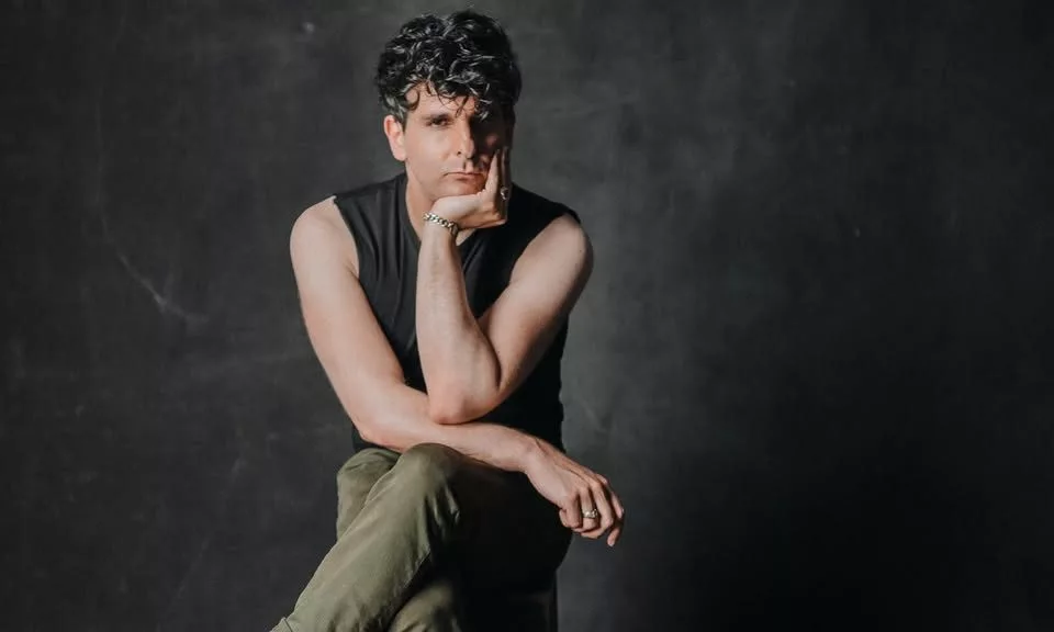 LOW CUT CONNIE