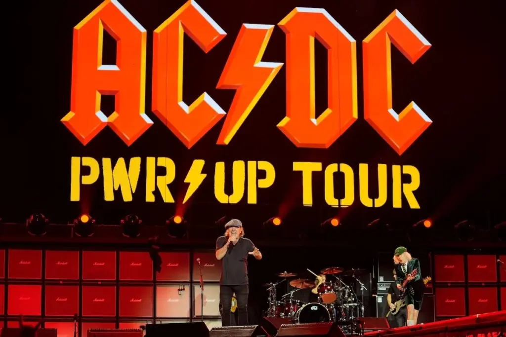 AC/DC POWER UP TOUR ON STAGE