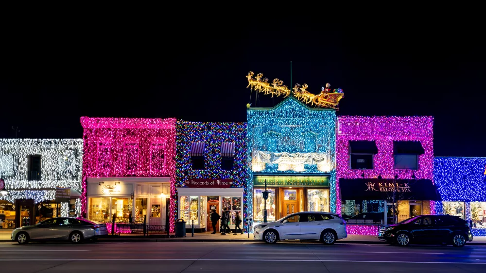 big-bright-light-show-holiday-christmas-lights-on-main-street-rochester-road-in-downtown-rochester-michigan-with-santa-legends-of-time-haigs-of-rochester-kimlk-salon