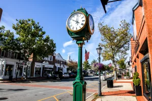 new-canaan-ct-usa-october-4-2020-downtown-in-nice-day-with-clock-store-fronts-restaurant-and-blue-sky-on-elm-street