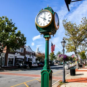 new-canaan-ct-usa-october-4-2020-downtown-in-nice-day-with-clock-store-fronts-restaurant-and-blue-sky-on-elm-street