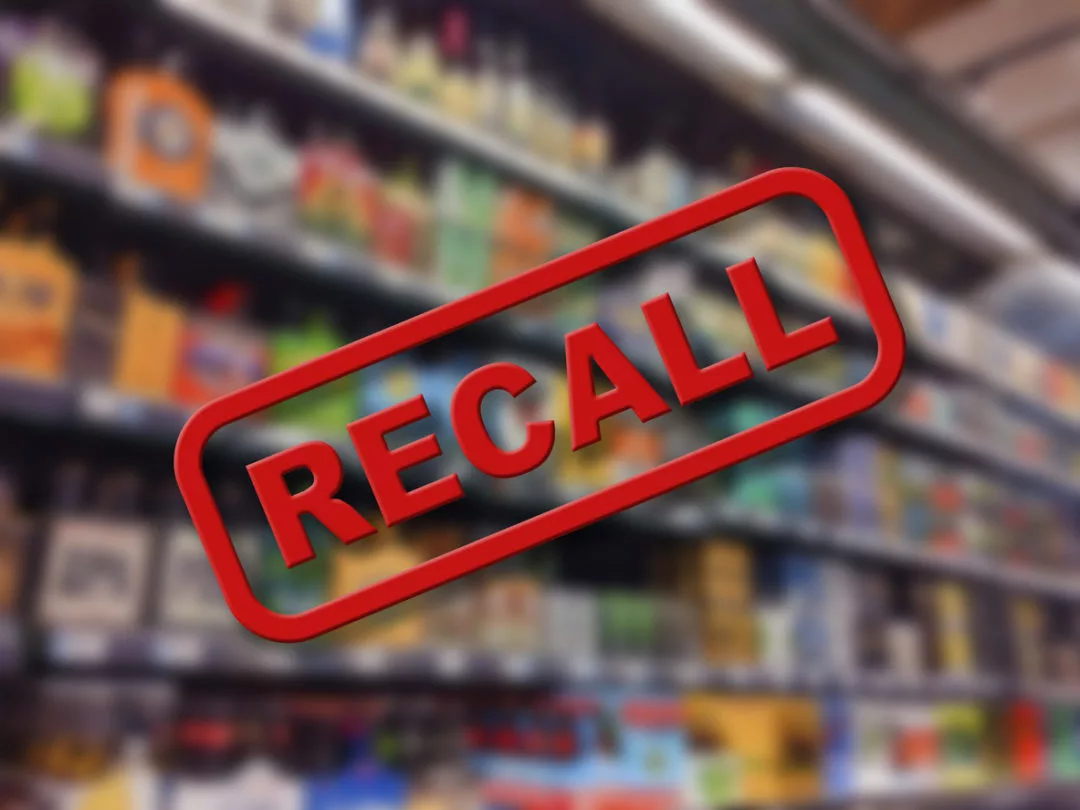 blurry-interior-of-a-grocery-store-aisle-behind-large-red-recall-text