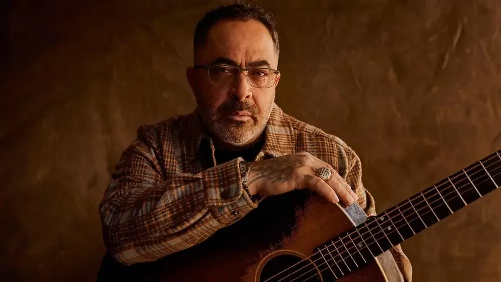 aaron-lewis-1000-x-563-jpg-2