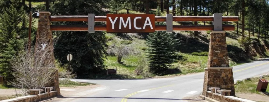 ymca-of-the-rockies-entrance