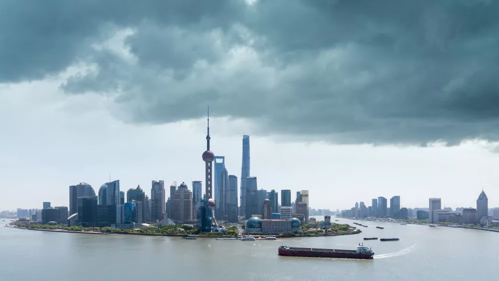 shanghai-skyline-and-the-sky-clouded-over