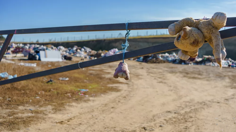 illegal-garbage-dump-plastic-waste-environmental-pollution