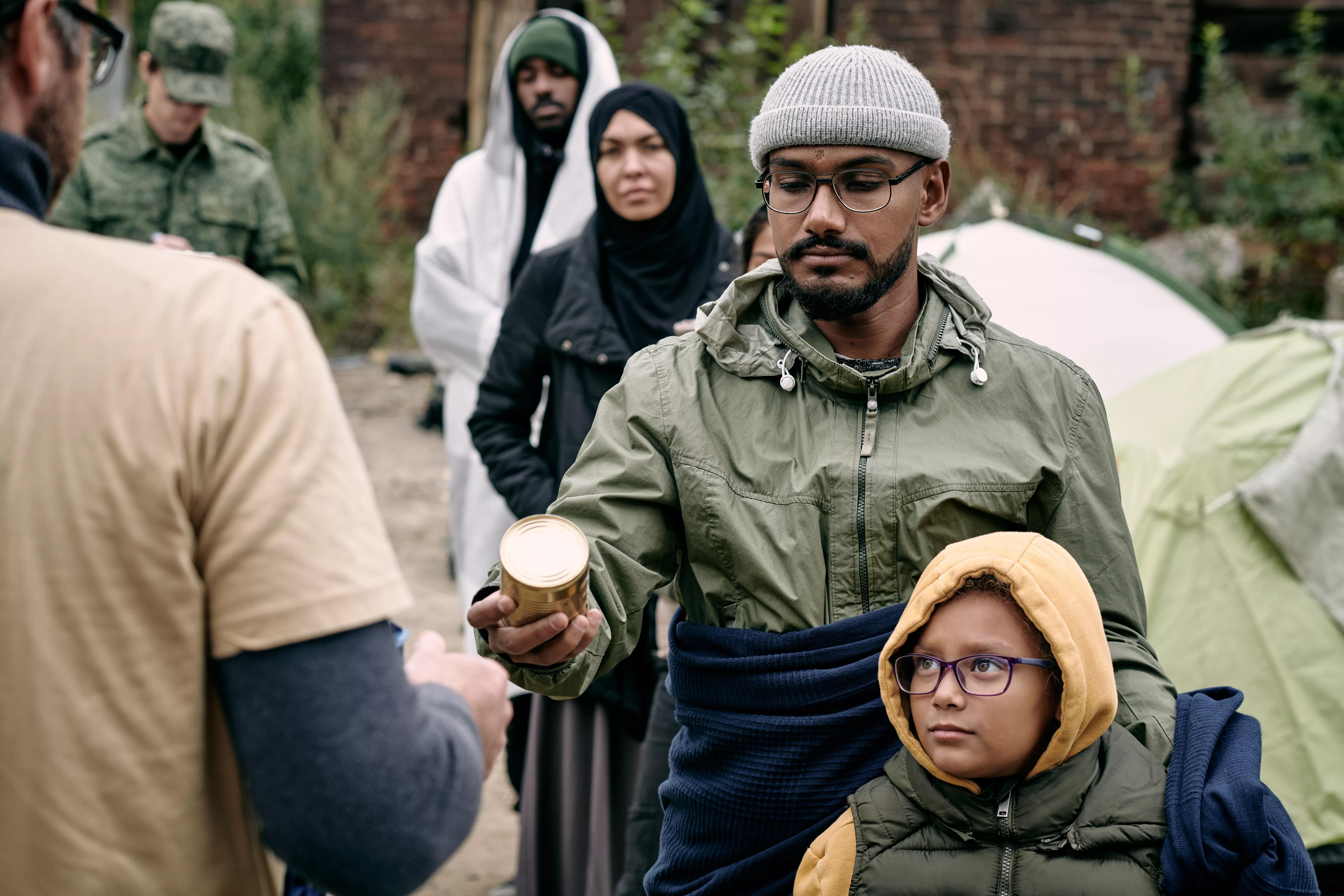 refugees-receiving-food-stocks