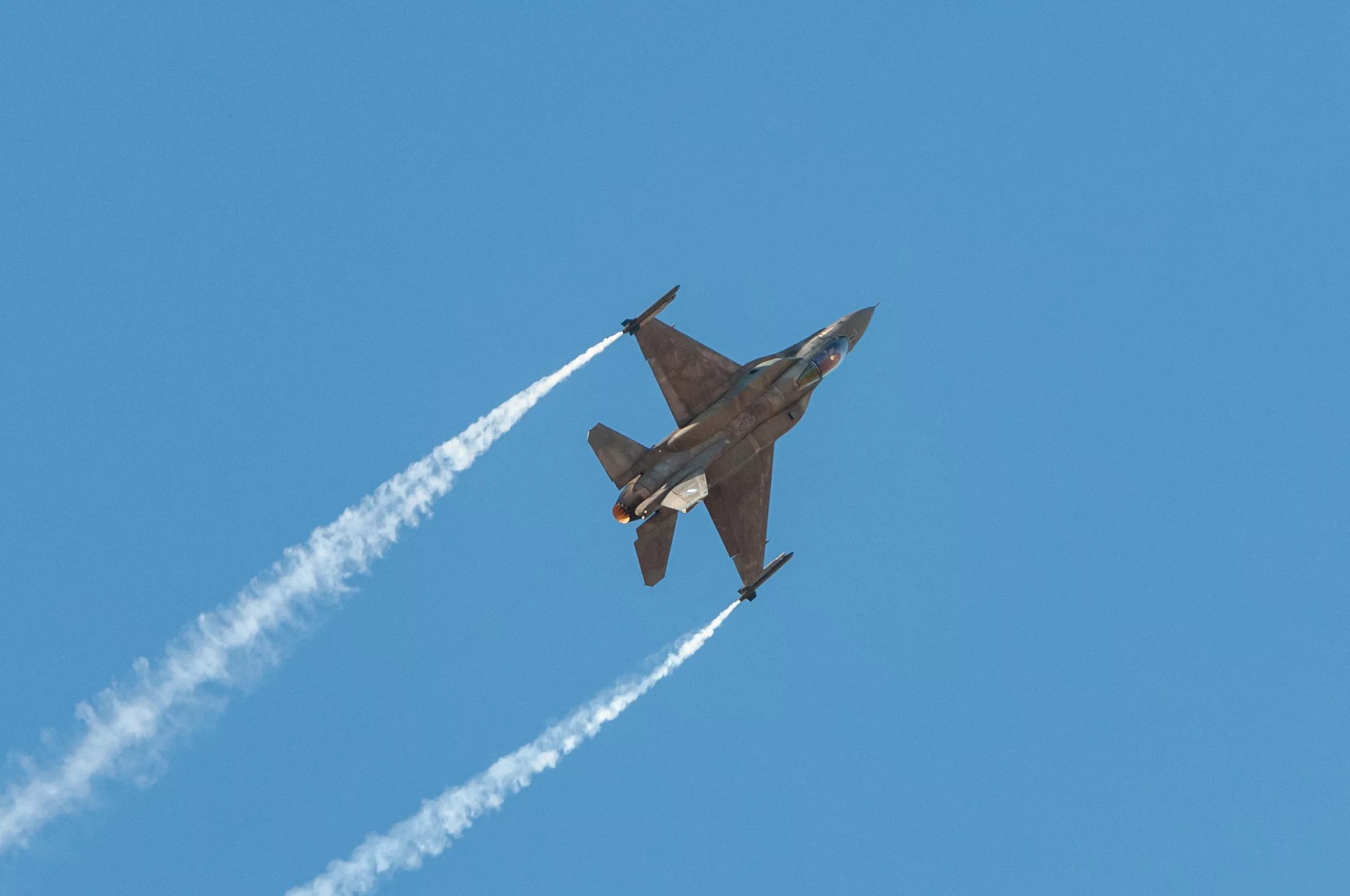 f-16-demo-air-fighter-plane-performing-aerobatics-athens-flying-week