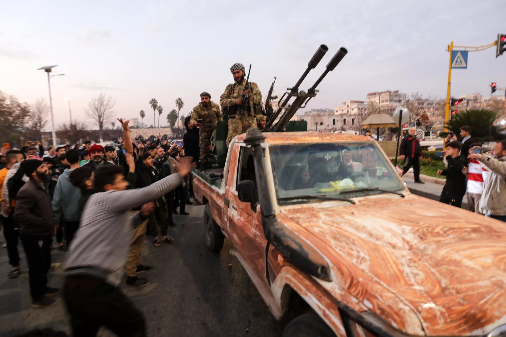 afp__20241205__36pl9x7__v2__highres__correctionsyriaconflicthama