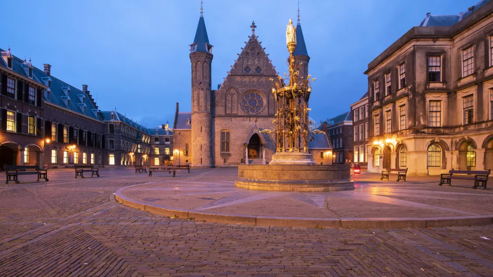 netherlands-town-square-and-old-town-architecture