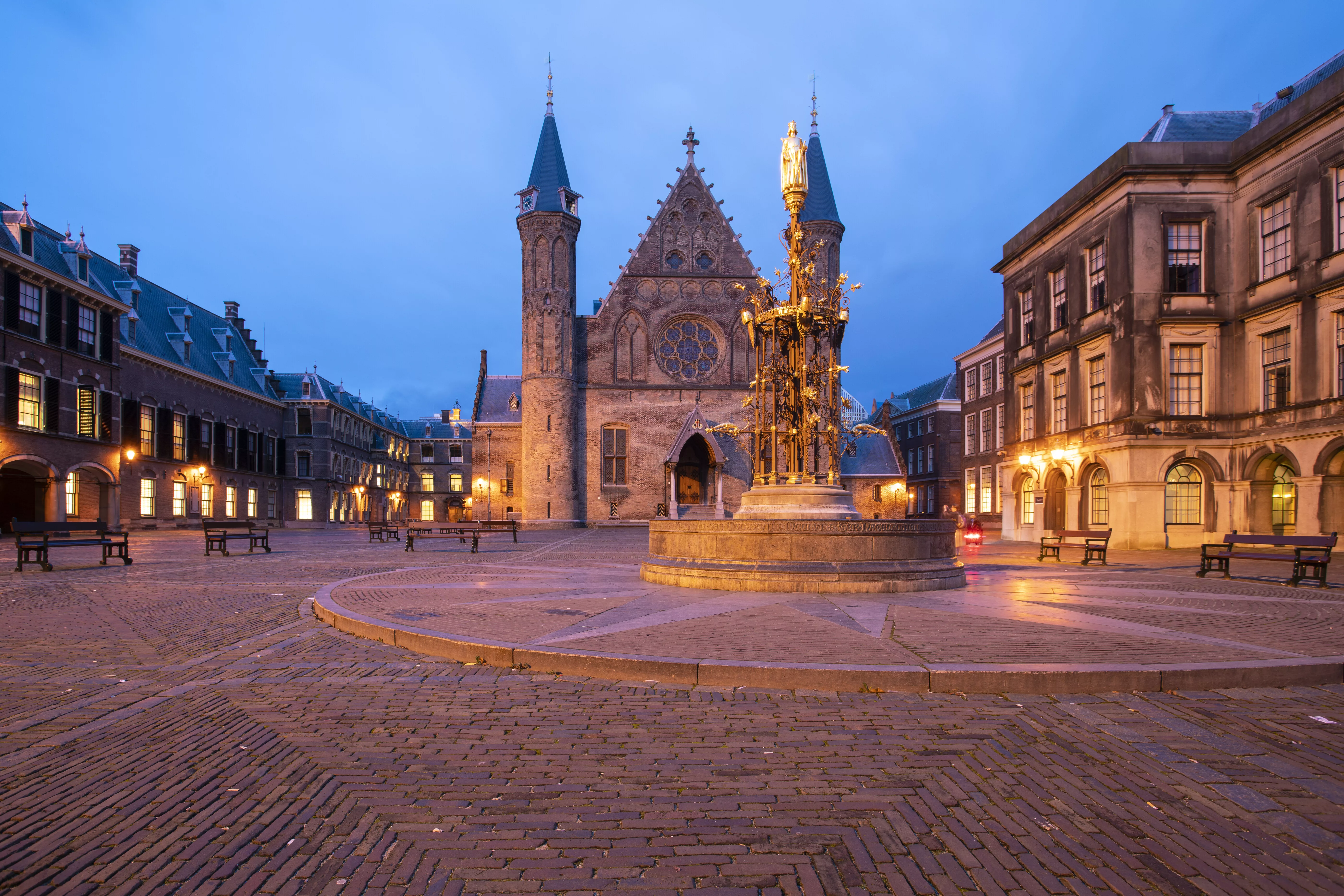 netherlands-town-square-and-old-town-architecture