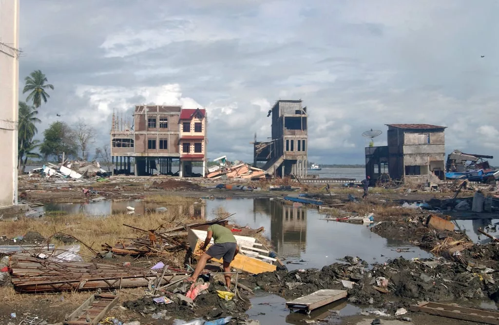 the-tsunami-tidal-wave-debris-litters-the-city-of-meulaboh-on-the-island-of-a5af68-1024