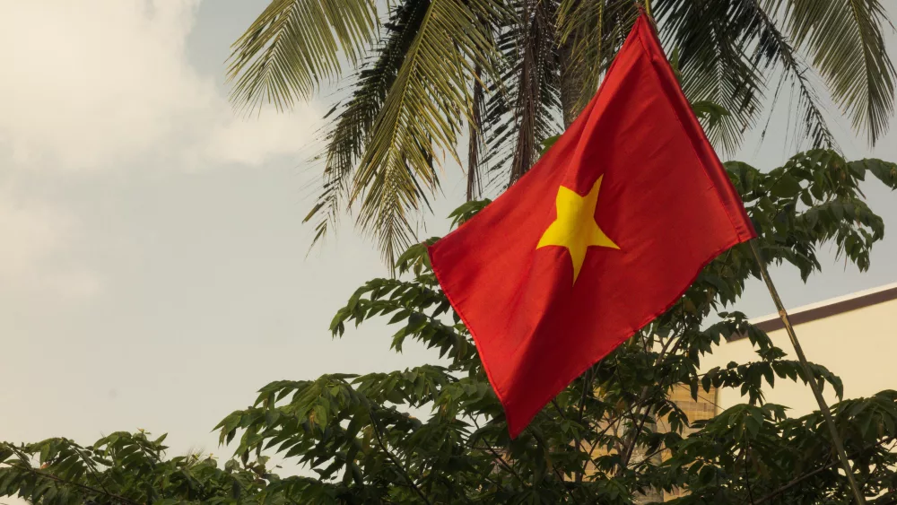 vietnam-flag-near-the-beach-2024-09-13-18-09-10-utc