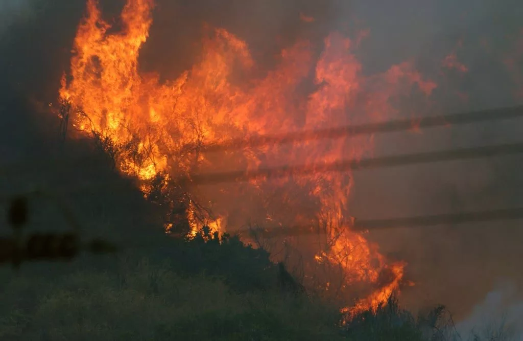 wild-fires-engulf-the-hills-and-mountains-of-simi-valley-california-ca-f036e9-1024