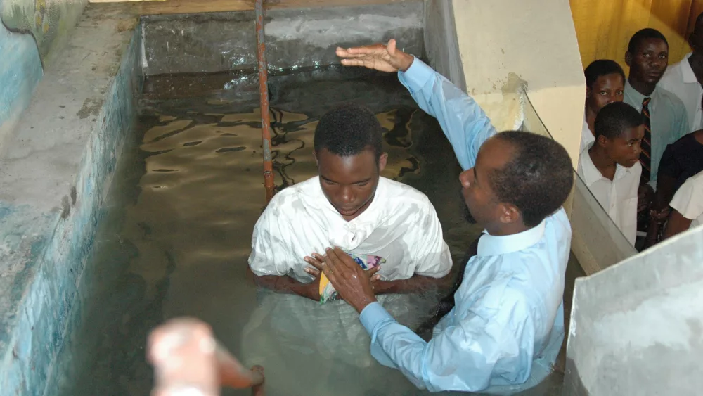 Baptism in Mozambique / Wikimedia Commons