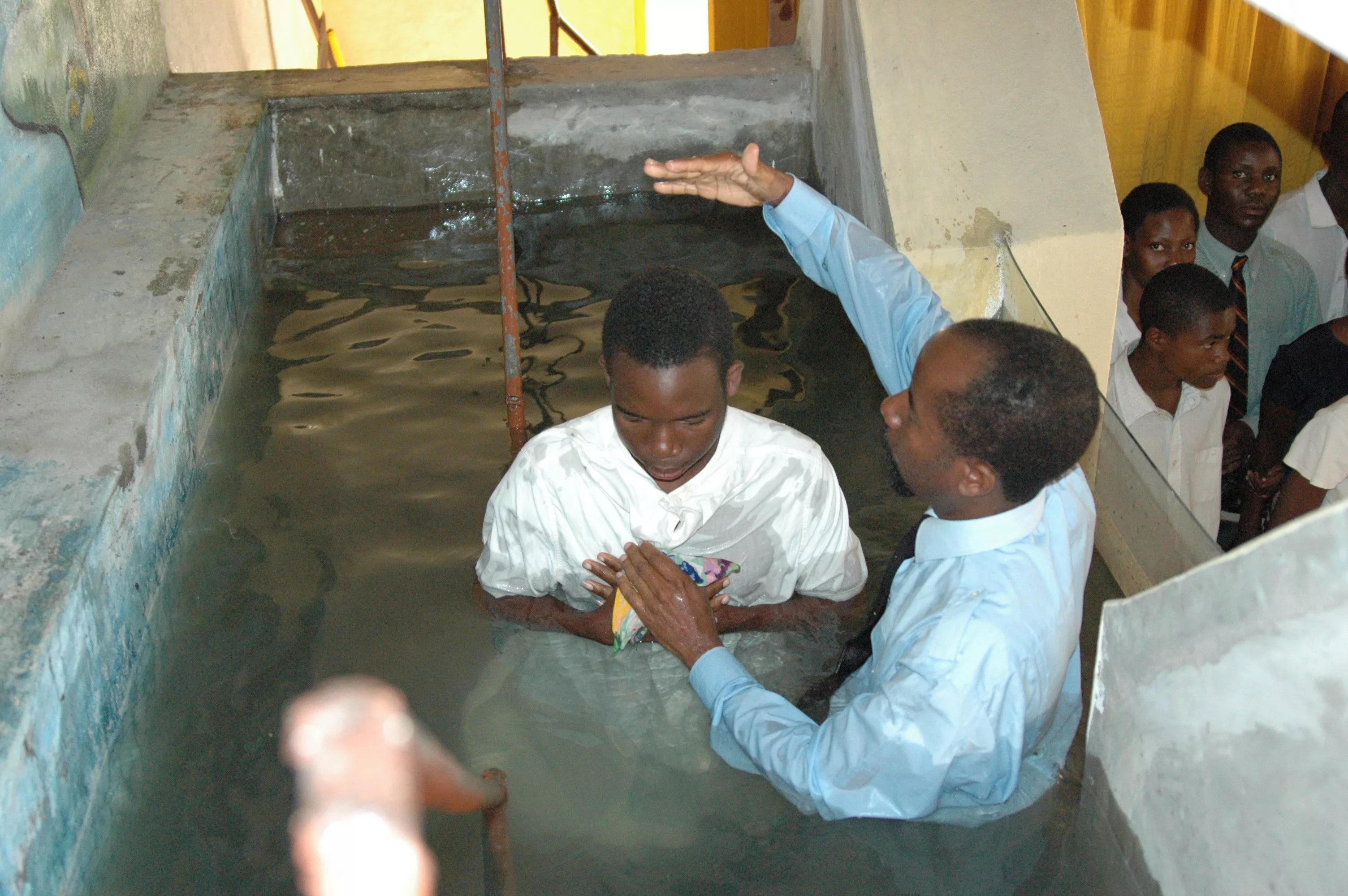 Baptism in Mozambique / Wikimedia Commons