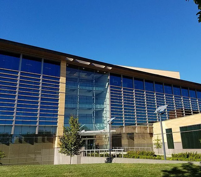 Momoneymoproblemz, CC BY-SA 4.0 , via Wikimedia Commons