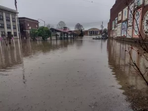 040425-flooding-8-jpg