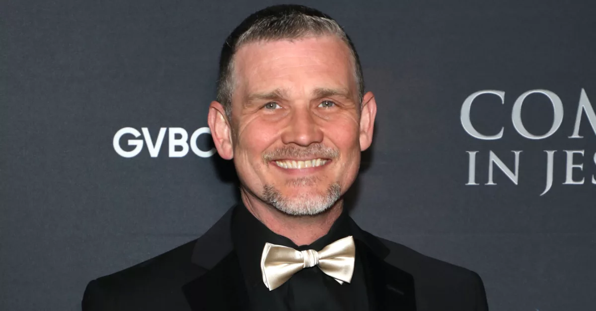 31507-greg-locke-gettyimages-danielle-del-valle-str_source_file961997