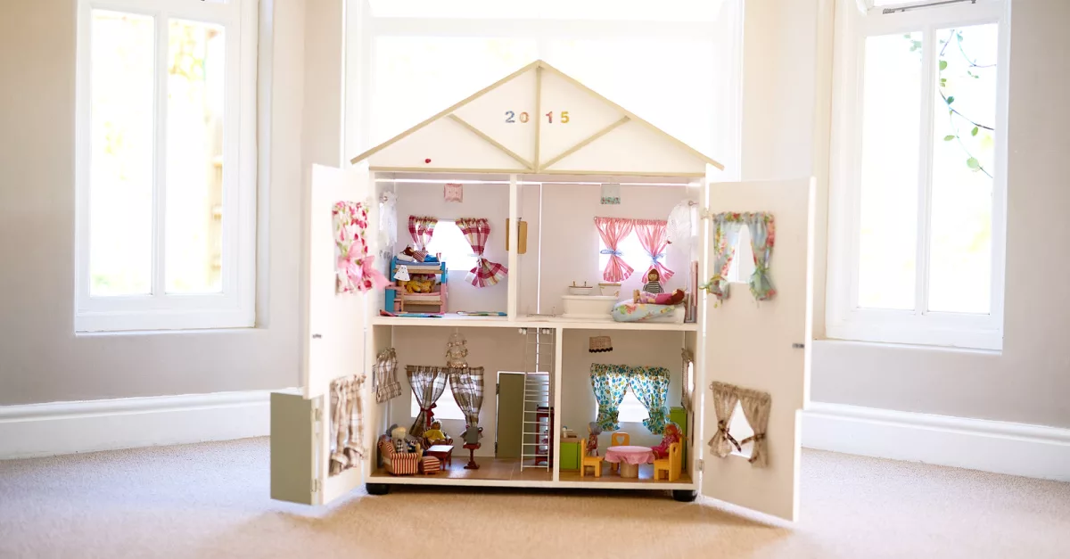 32166-dollhouse-gettyimages-peopleimages_source_file423320