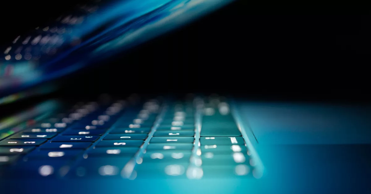 29004-dark-computer-philipp-katzenberger-unsplash_source_file726169