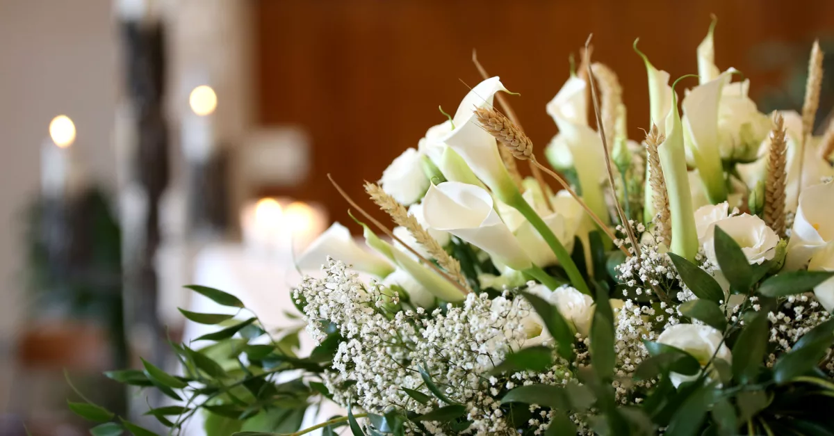 22107-flowers-funeral-gettyimages-hiccododifc520099