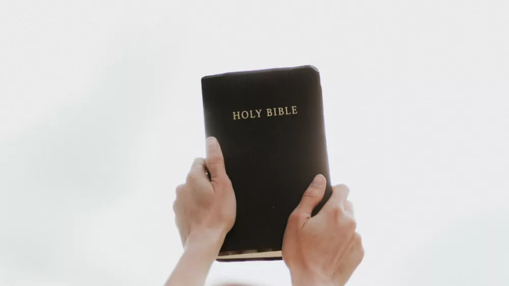 12139-holy-bible-priscilla-du-preez-unsplash122072