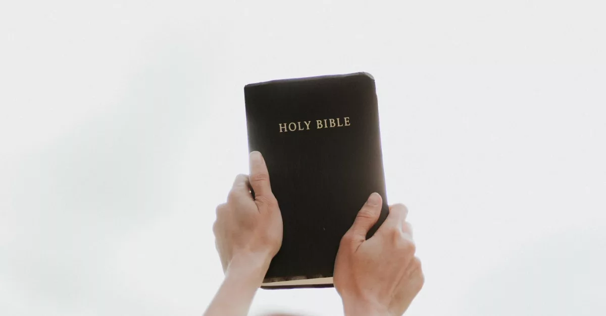 12139-holy-bible-priscilla-du-preez-unsplash122072