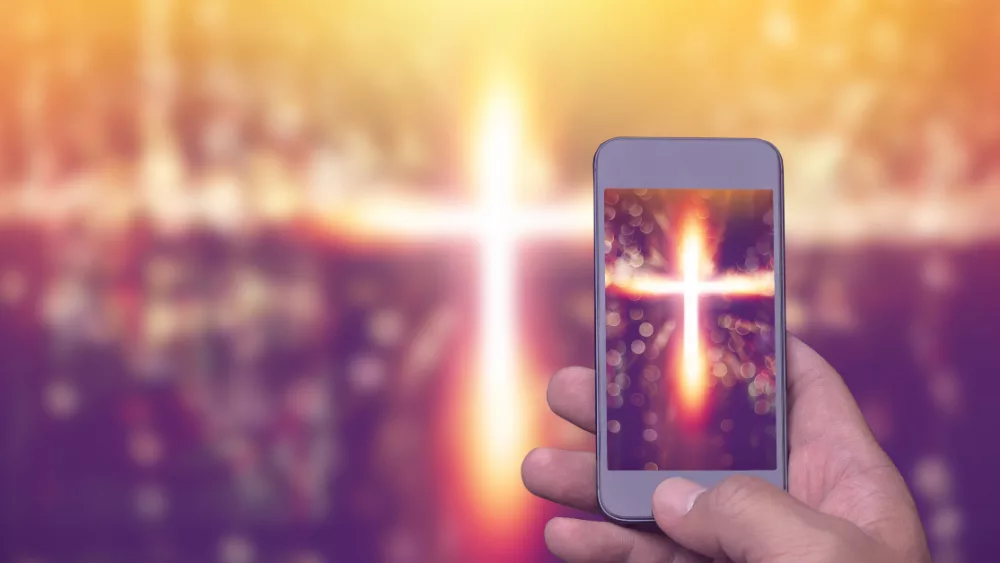 12678-cross-image-on-smartphone-social-media-faith75925